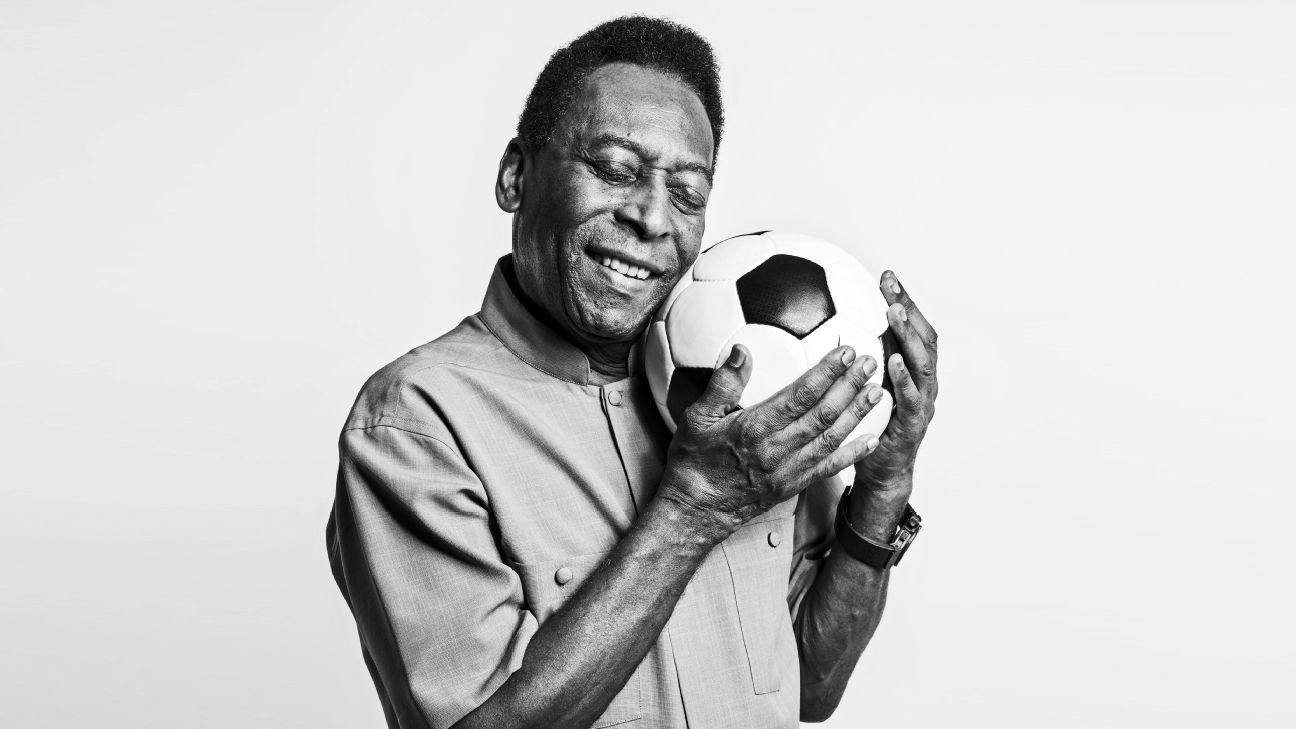 Contemporary Pele Black And White Photo Showcases Legend