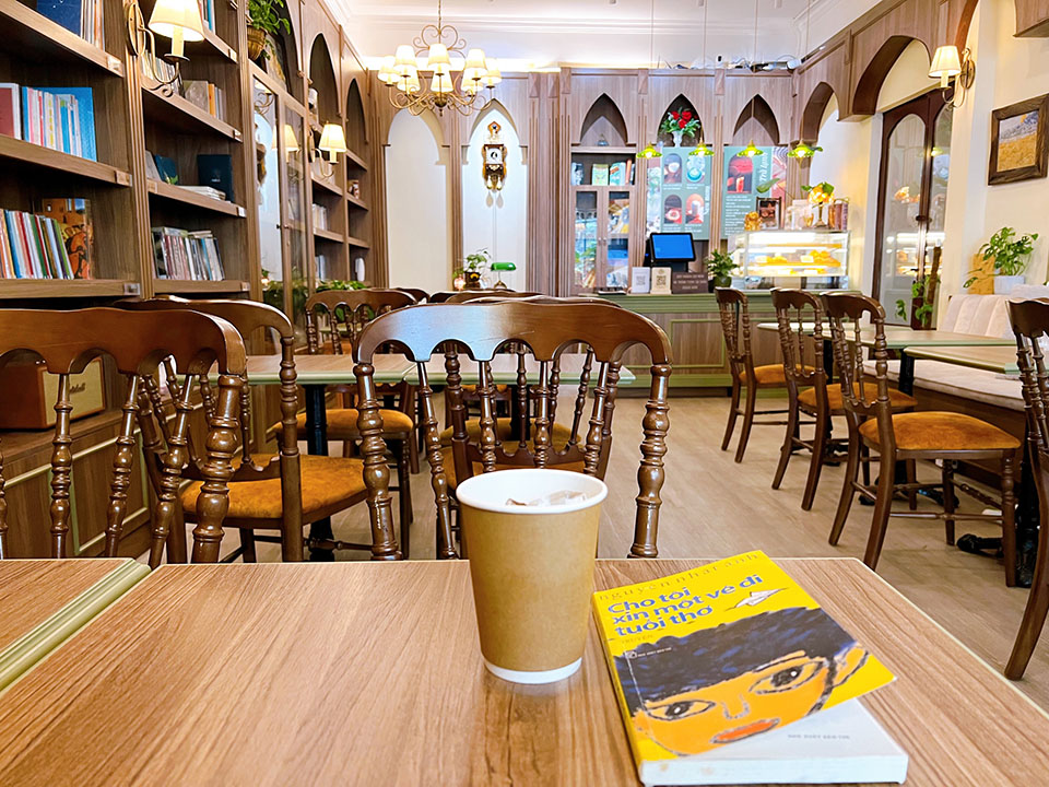 Top 3: Bibli Library Café