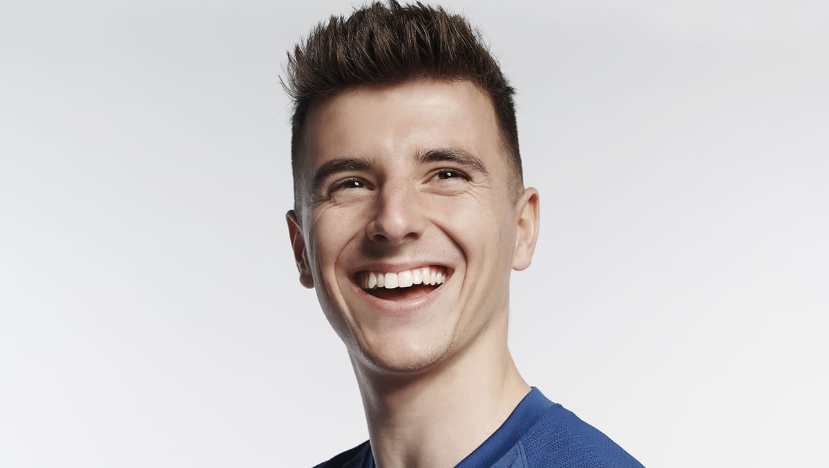 chăm sóc tóc kiểu Mason Mount.