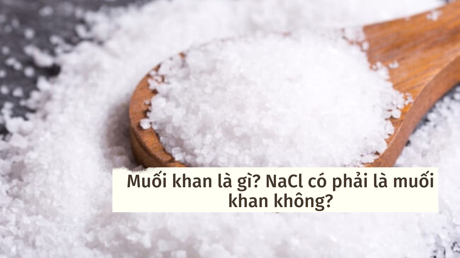 Muối khan công thức hóa học là gì?